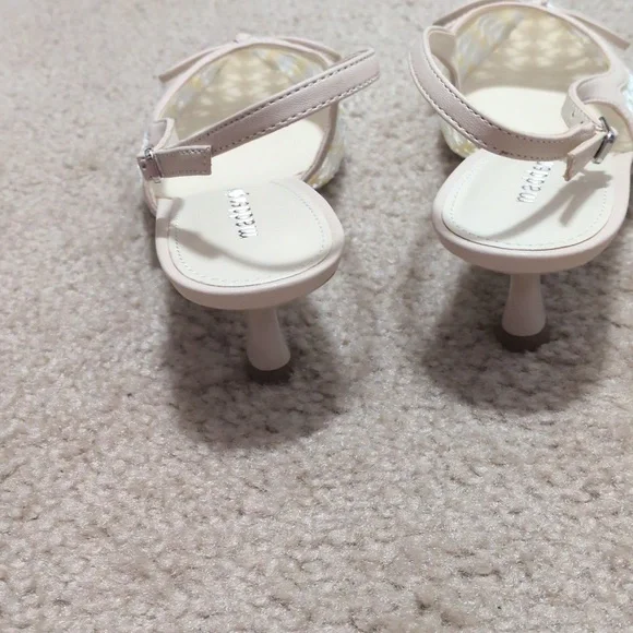 Adorable Vogue Daisy Mesh Kitten Heels - Picture 4 of 6